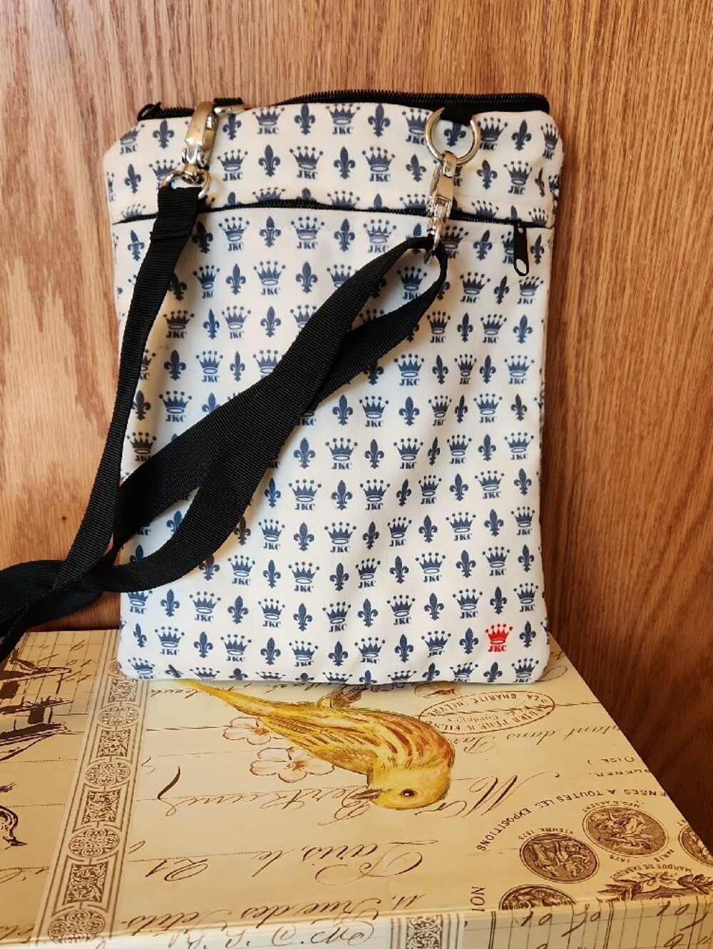 Black & Cream Illustrated Woman Crossbody Bag with Strap - Picture 5 of 8
